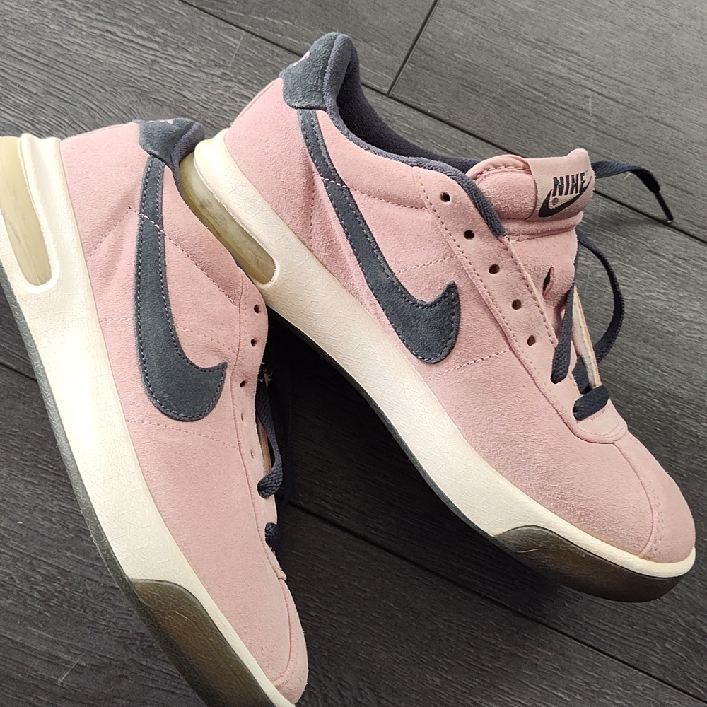 Nike pink suede Never Worn with navy suede swoosh